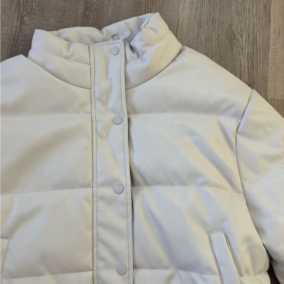 Vegan leather puffer jacket - Picture 2 of 3